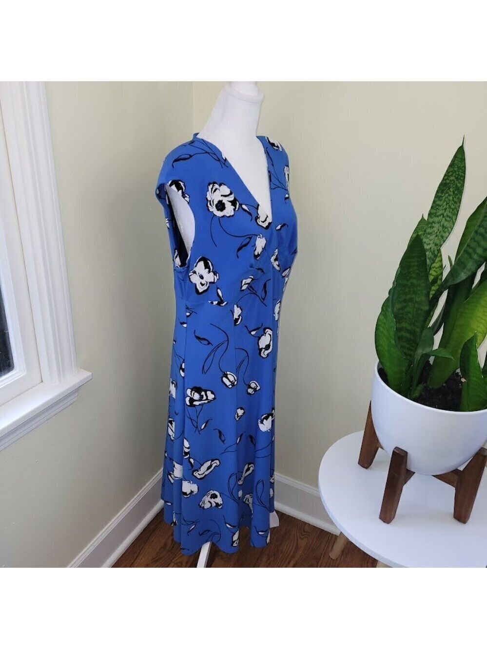 Evan Picone Black Label Dress Floral Knee Length V-Neck Sleeveless Blue Size 14 - Picture 7 of 14